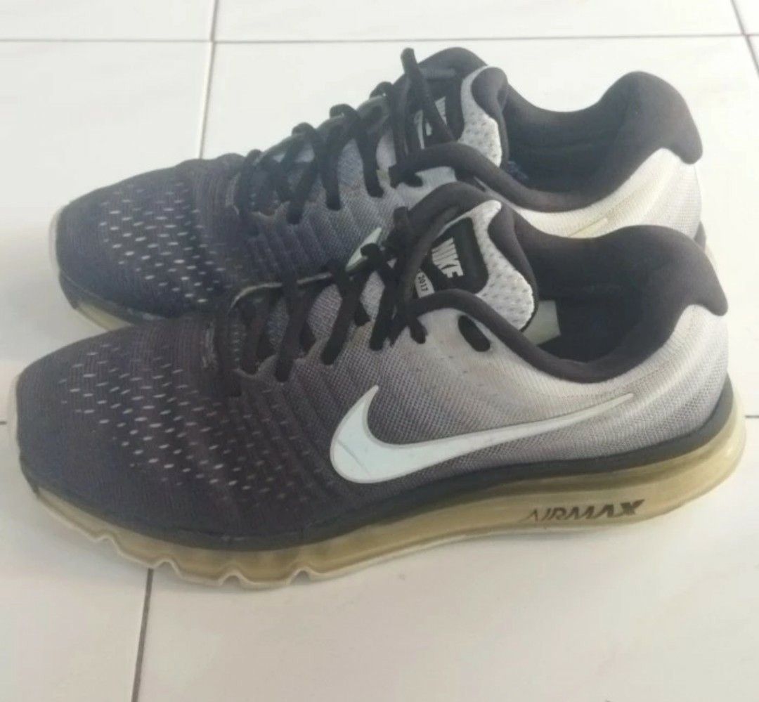 Sepatu Nike Air Max 2017 black white size 42 5 27cm made in China