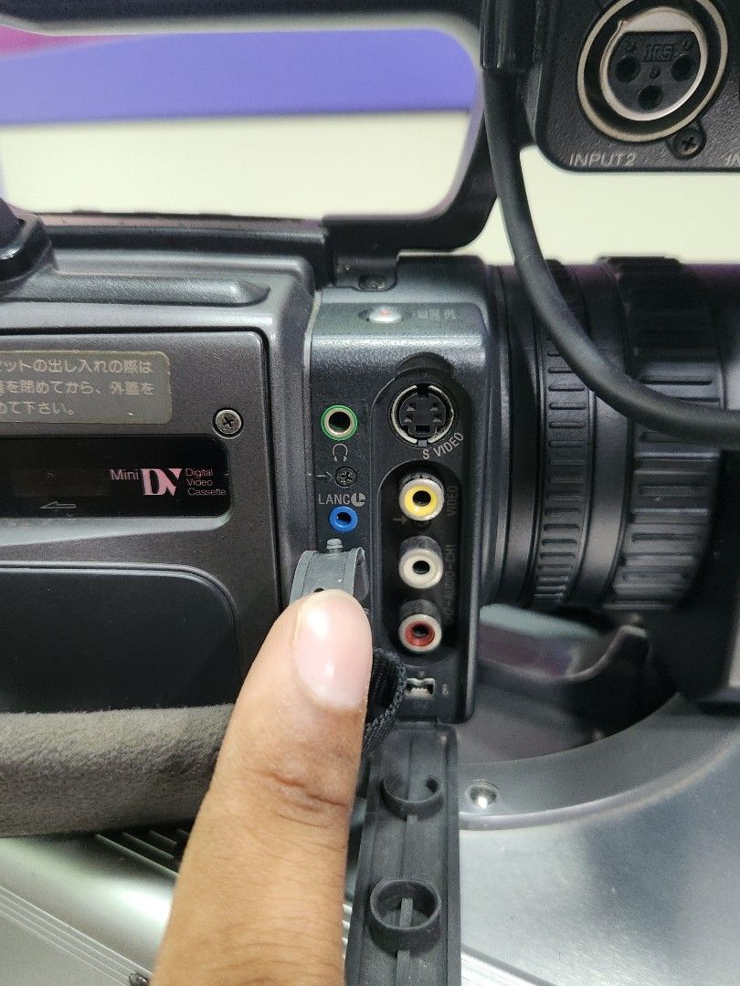Sony DSRPD170 3 CCD Professional MiniDV Camcorder with 12x Optical
