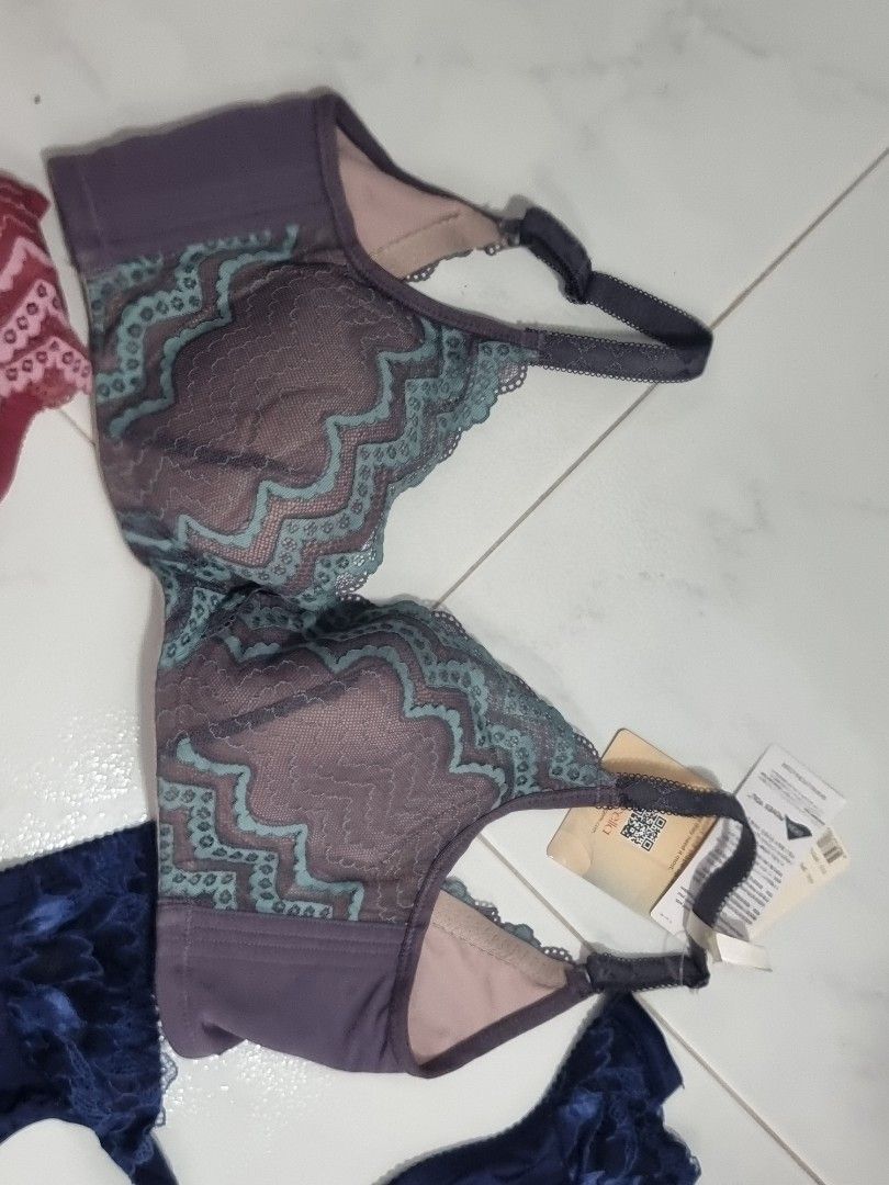 Sorella V Sensation IV Deep V underwired Padded Bra S10-29847, Women's  Fashion, New Undergarments & Loungewear on Carousell