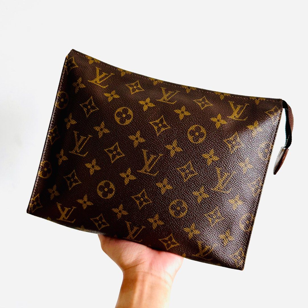 Lv toiletry pouch hotsell 26 as clutch