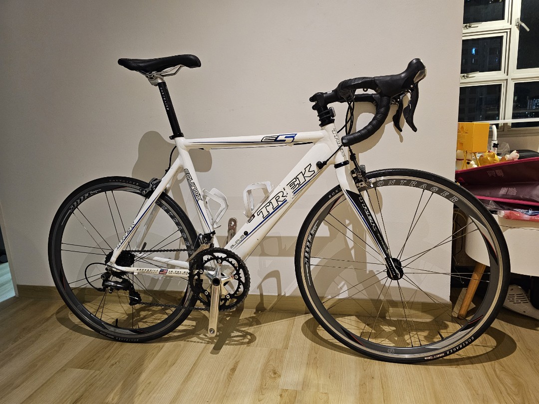 TREK Equinox with bike Trainer