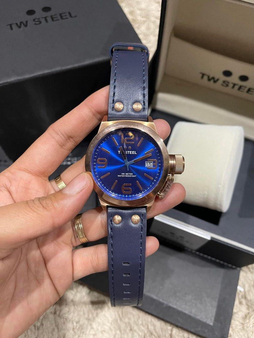 Canteen watch top