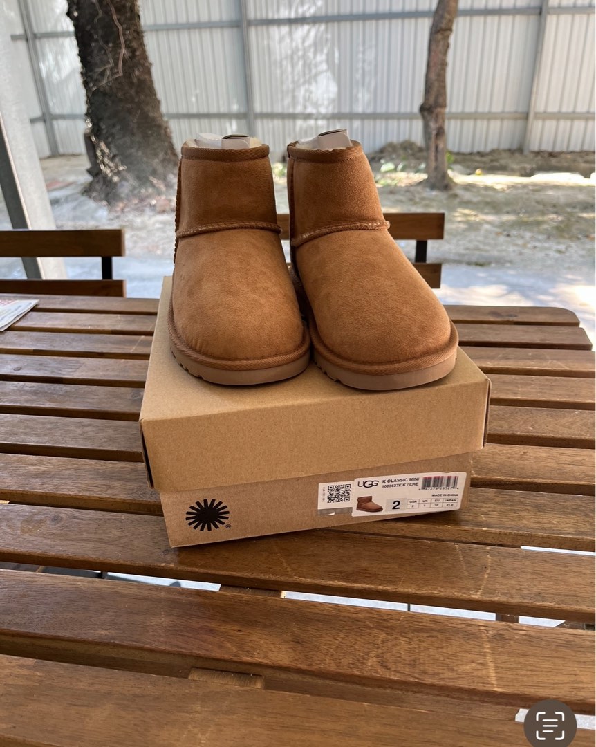 Ugg deals boots 32