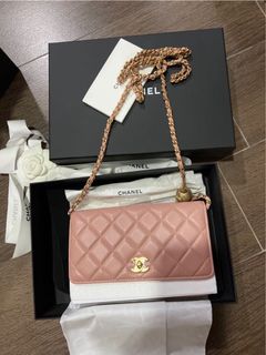 (Category: ) located in . Submitted by resale_loyalty (Listing ID 1272828842, Image 1). Description: .