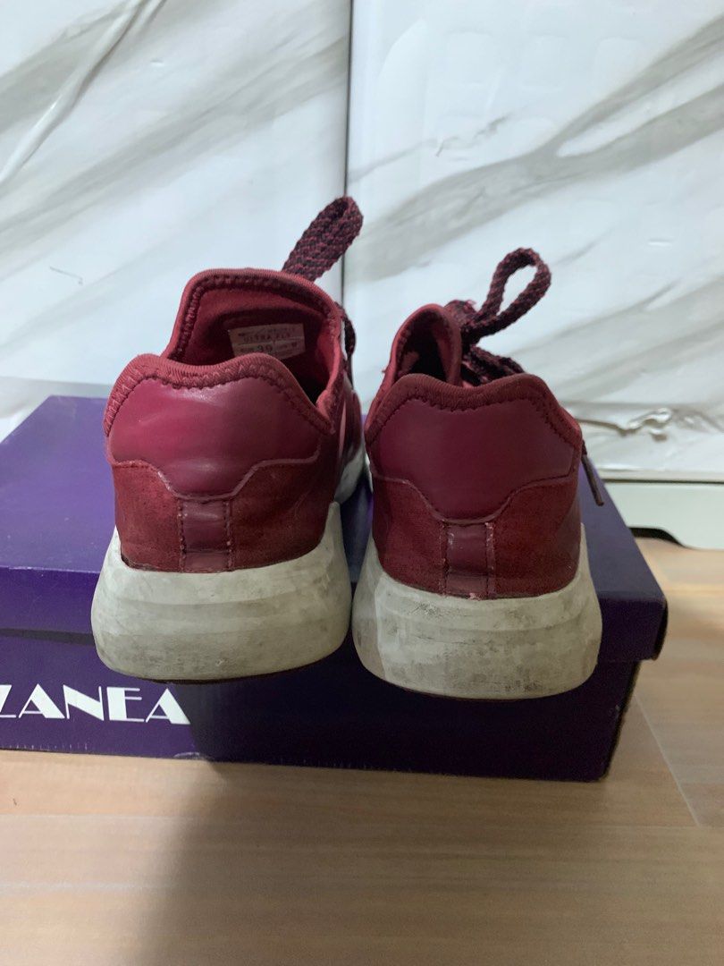 Maroon top rubber shoes