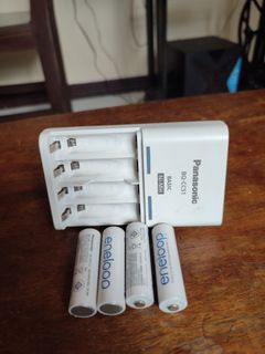 4-slot Original Panasonic eneloop Basic NI-MH Battery charger Batteries included