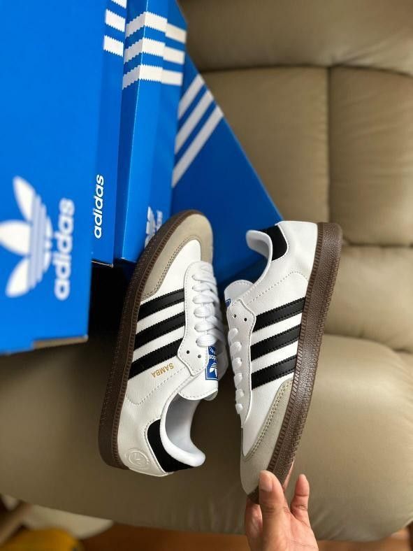 "AUTHENTIC QUALITY SHOES" ADIDAS OG SAMBA WHITE (Category: Sneakers) located in Quezon City. Submitted by iemjoyceee (Listing ID 1273094183, Image 1). Description: Men US size 10 "Authentic Quality Shoes" - Minimal difference in physical appearance from the expensive Original one. - Same Quality with 'UA' shoes. - way better than Class A quality - Cheaper than Mall price - bought on solecartelph (IG).