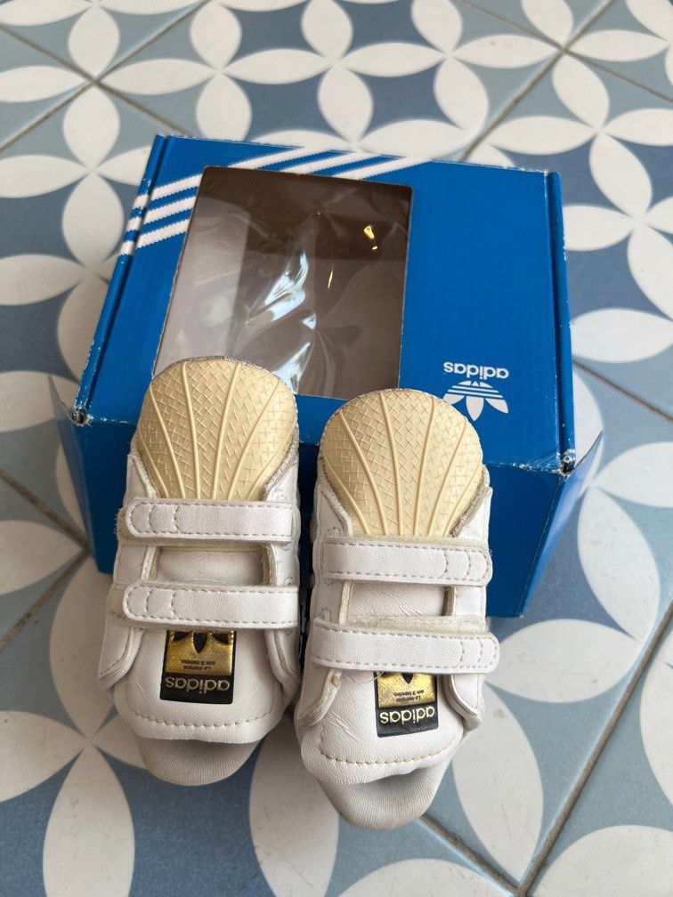 Adidas crib 2025 shoes size 2