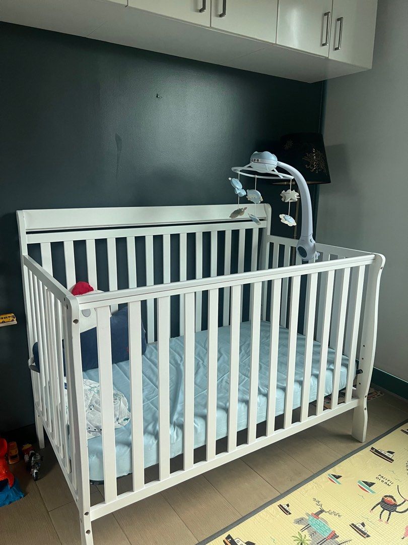 Baby bed that grows with child top