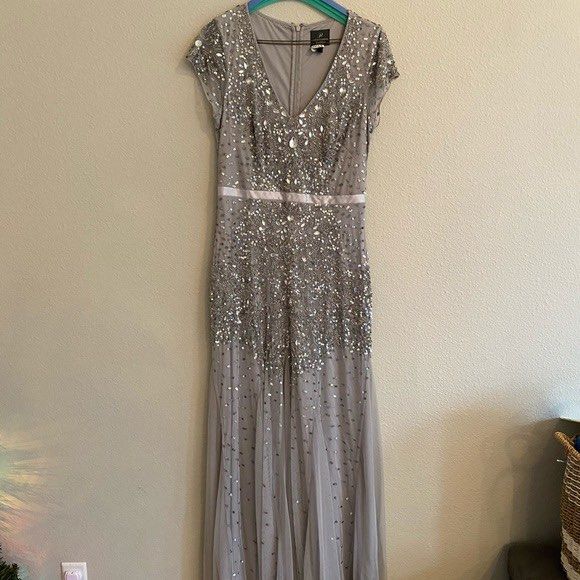 Adrianna Papell Silver elegant Gown (Category: Evening dresses & gowns) located in Manila. Submitted by chelseaaudrey (Listing ID 1273135378, Image 3). Description: Used once for Christmas party Size: small Made in the US.