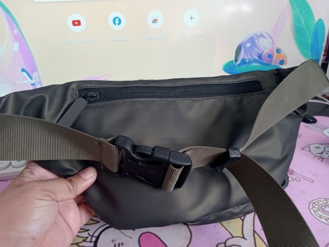 Bench Beltbag Men s Fashion Bags Belt bags Clutches and Pouches on Carousell