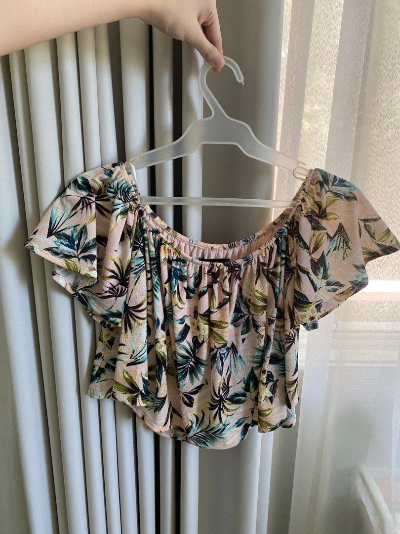 Bershka Flower OffShoulder Top, Women's Fashion, Tops, Shirts on Carousell