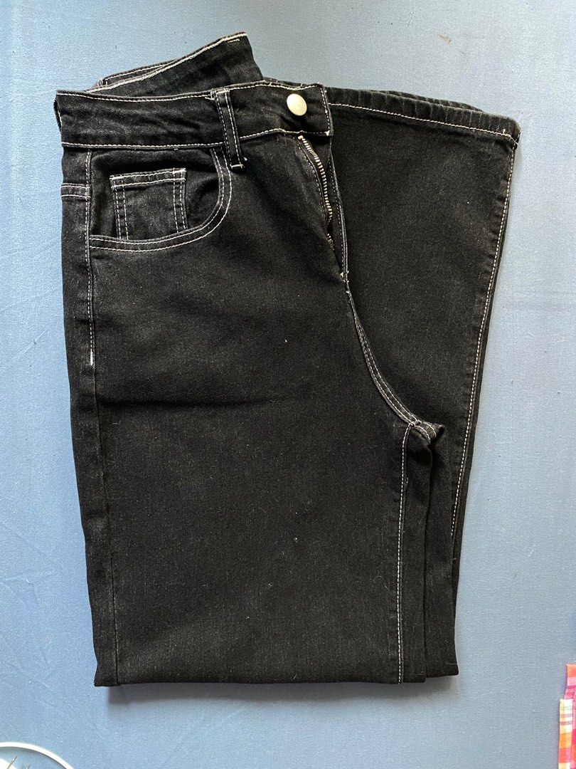 Black contrast high waist jeans (Category: Jeans) located in Quezon City. Submitted by neselcreme (Listing ID 1272947045, Image 2). Description: Best fits 26-27" waist Worn twice only Very nice in actual RFS: Decluttering.