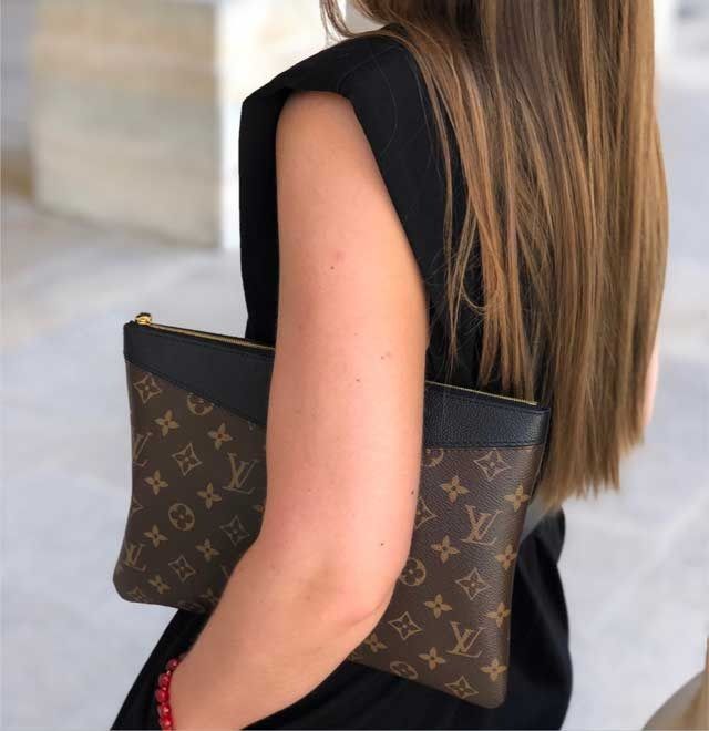 BNIB LOUIS VUITTON DAILY POUCH MONOGRAM IN BLACK Luxury Bags