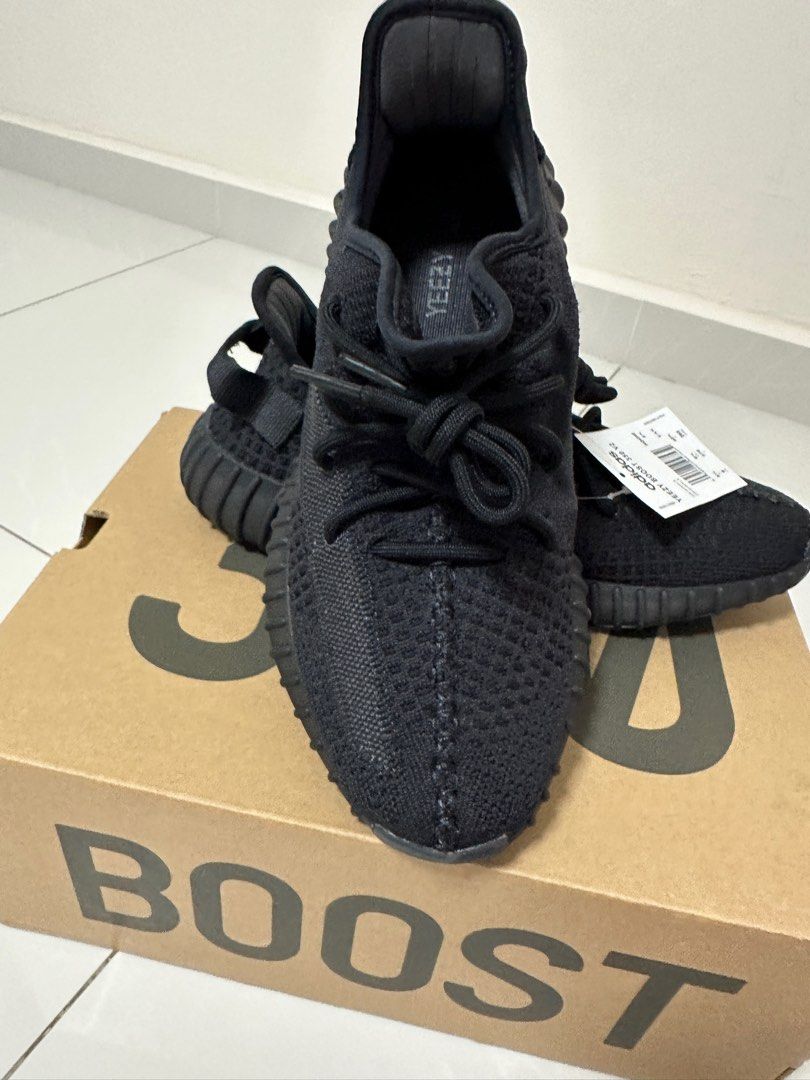 Brand New Yeezy 350 V2 Onyx Men s Fashion Footwear Sneakers on