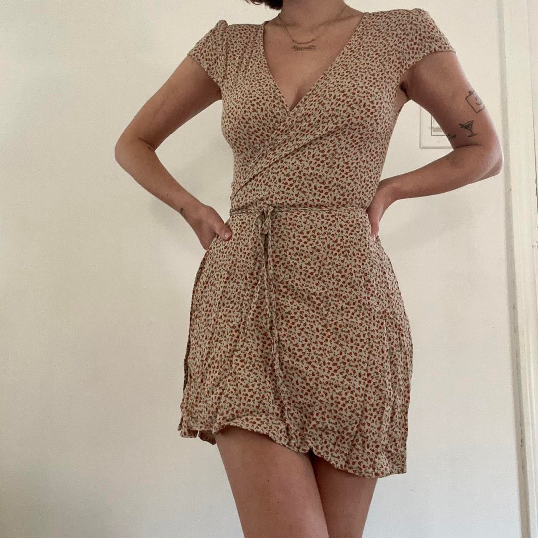 Brandy Melville Robbie Dress Midi, Women's Fashion, Dresses & Sets