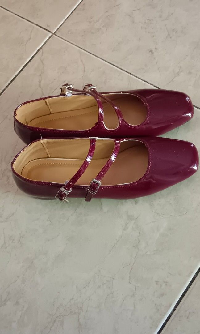 Womens burgundy hotsell flat shoes