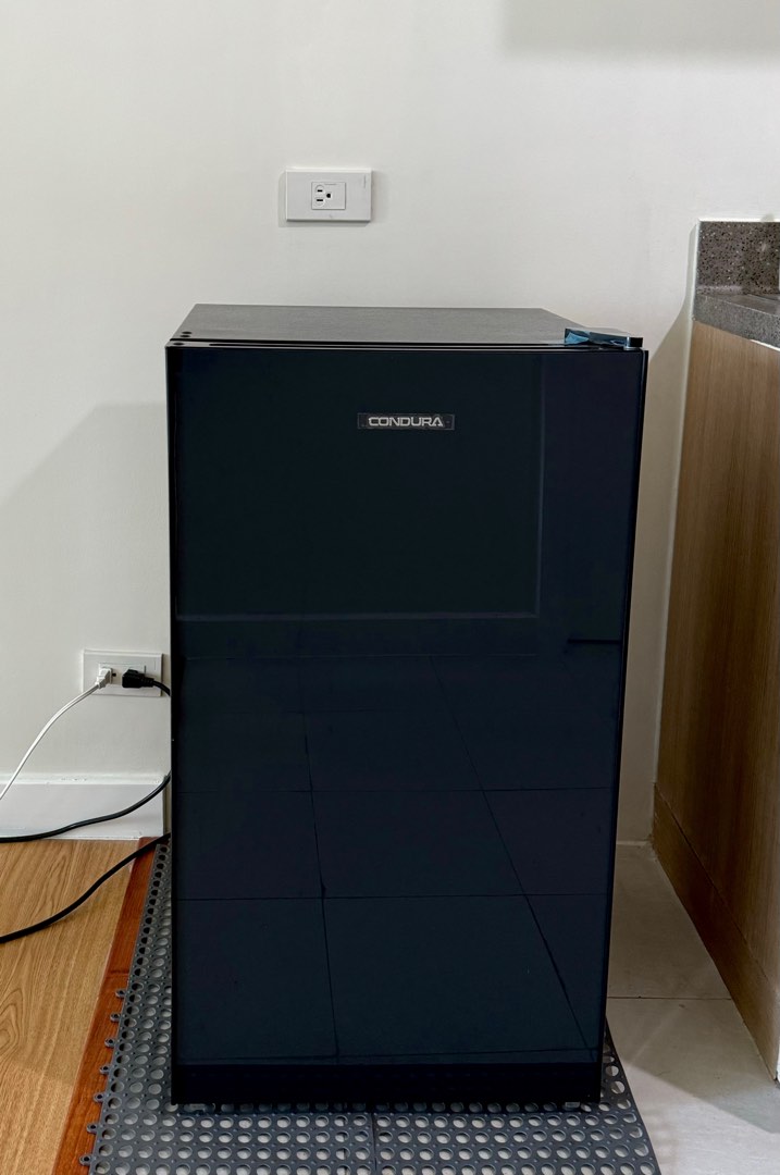 Condura CPR93MN Black Personal Refrigerator with Freezer TV