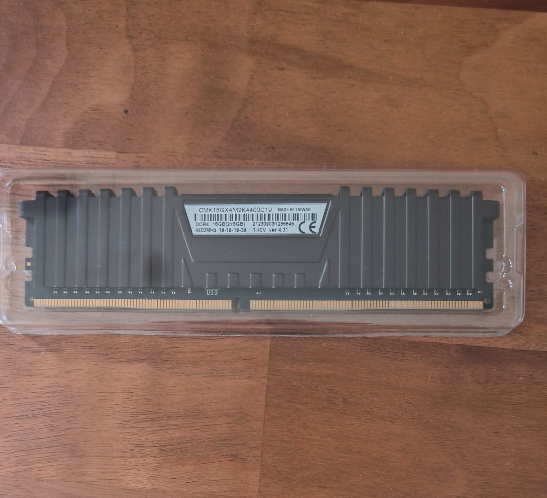 B die Corsair Vengeance LPX 8GB 4400Mhz