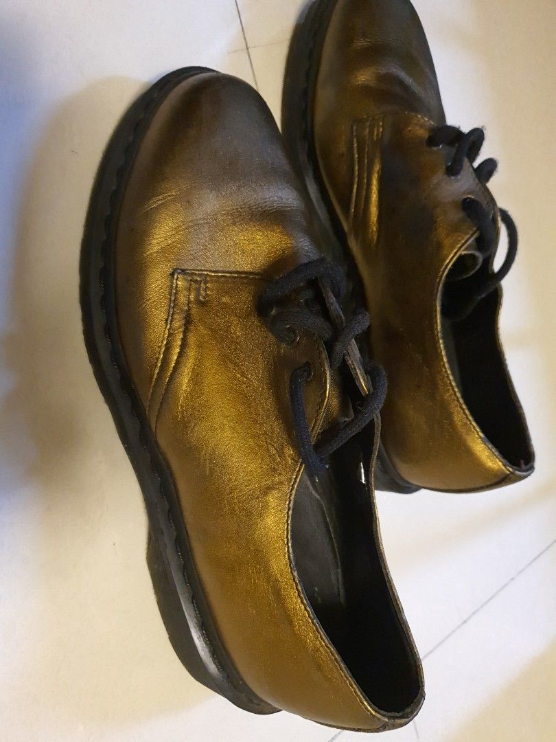 Gold discount dr martens