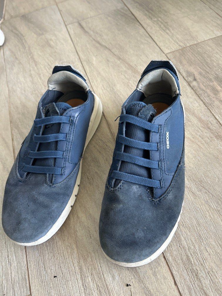 Geox respira hotsell boys shoes
