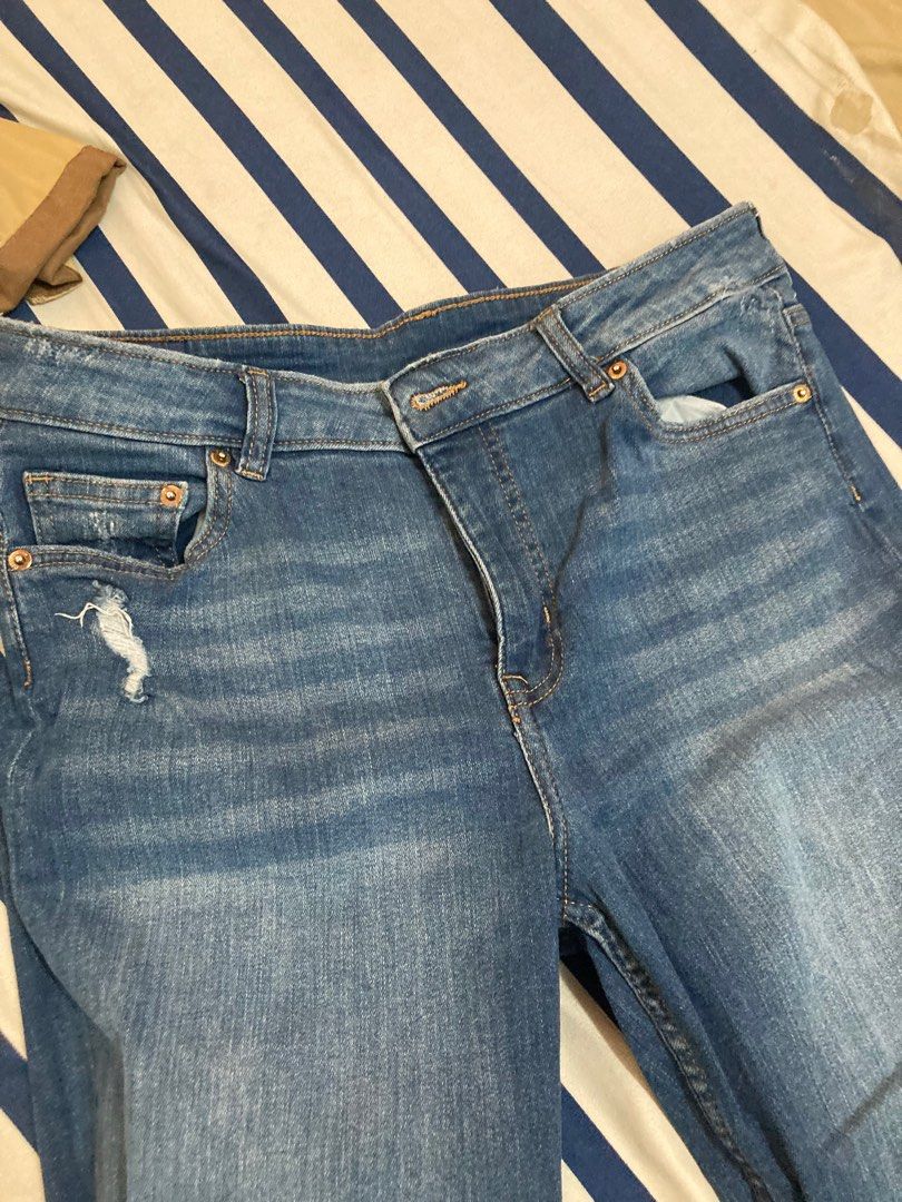 H M ripped jeans Women s Fashion Bottoms Jeans on Carousell