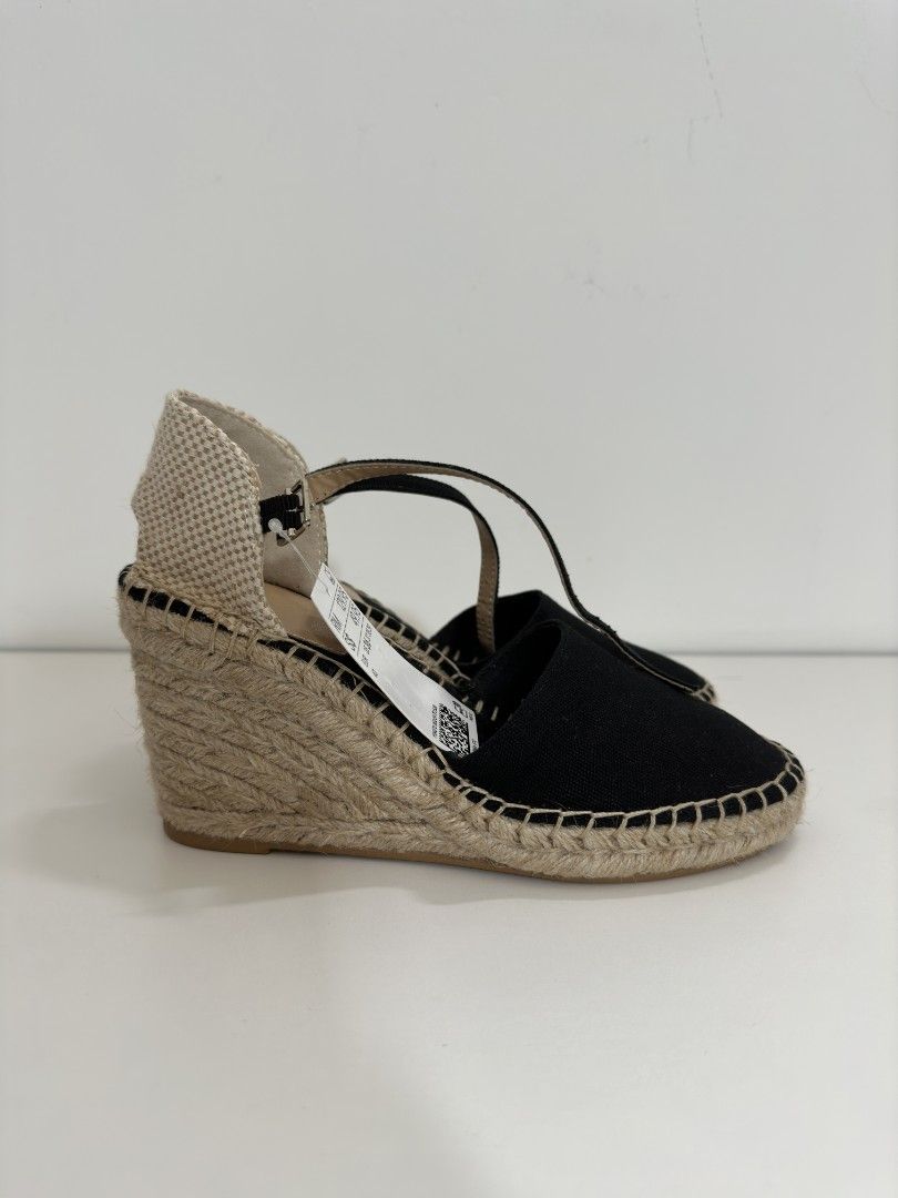 H M Black wedges
