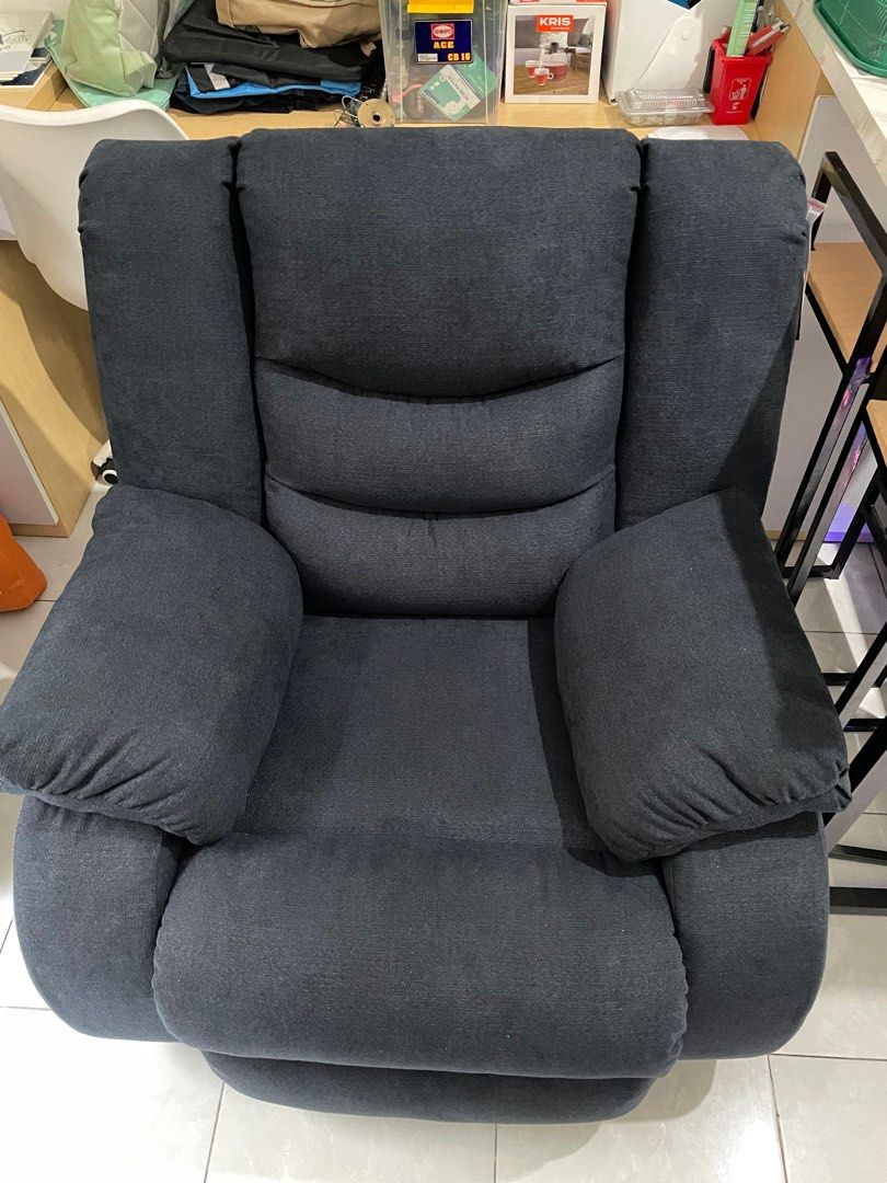 Jual sofa recliner Perabotan Rumah di Carousell