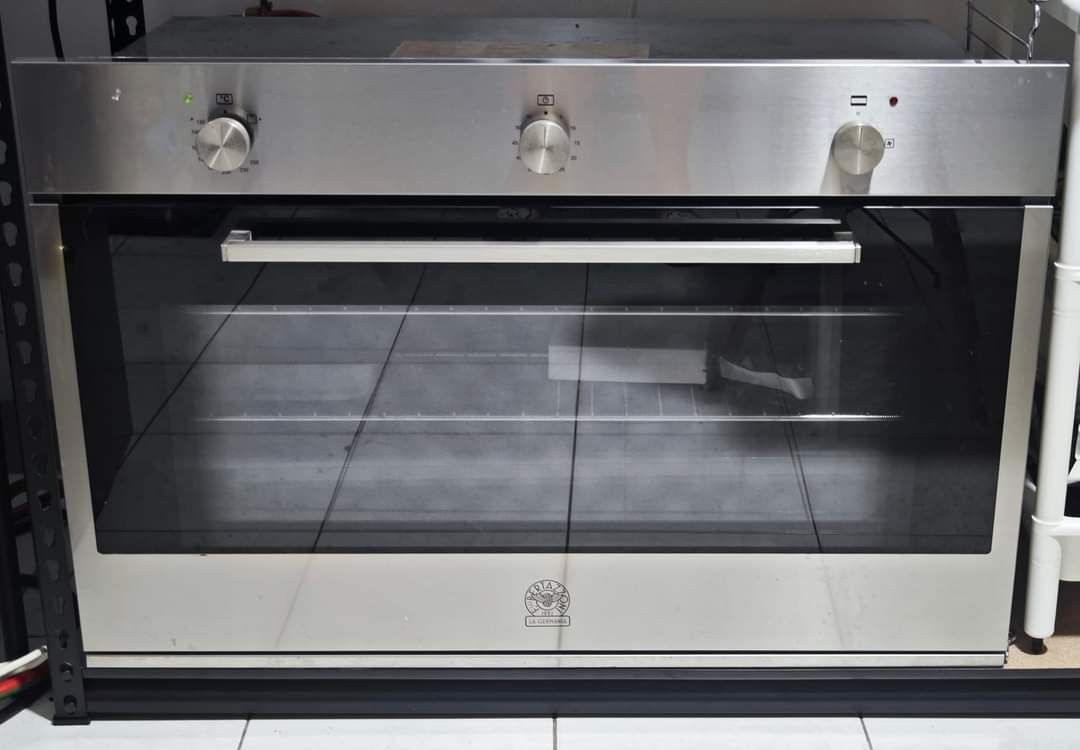 La Germania Built In Oven, TV & Home Appliances, Kitchen Appliances