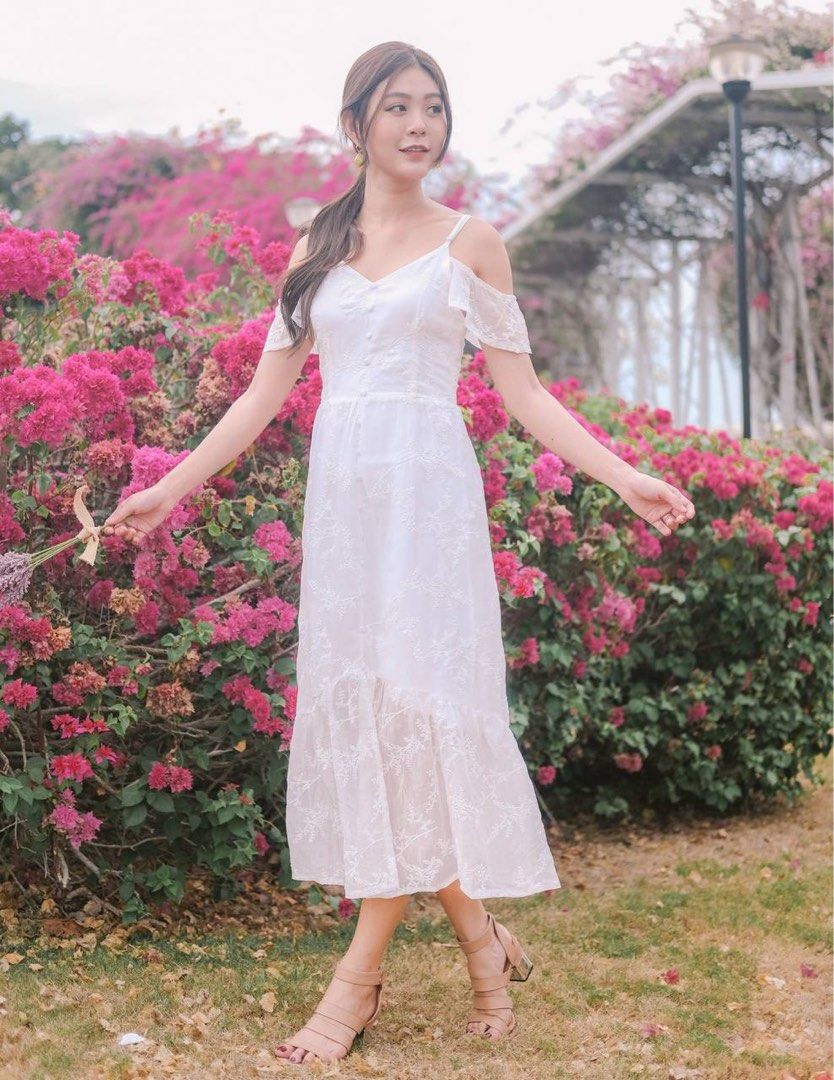 White floral discount lace maxi dress