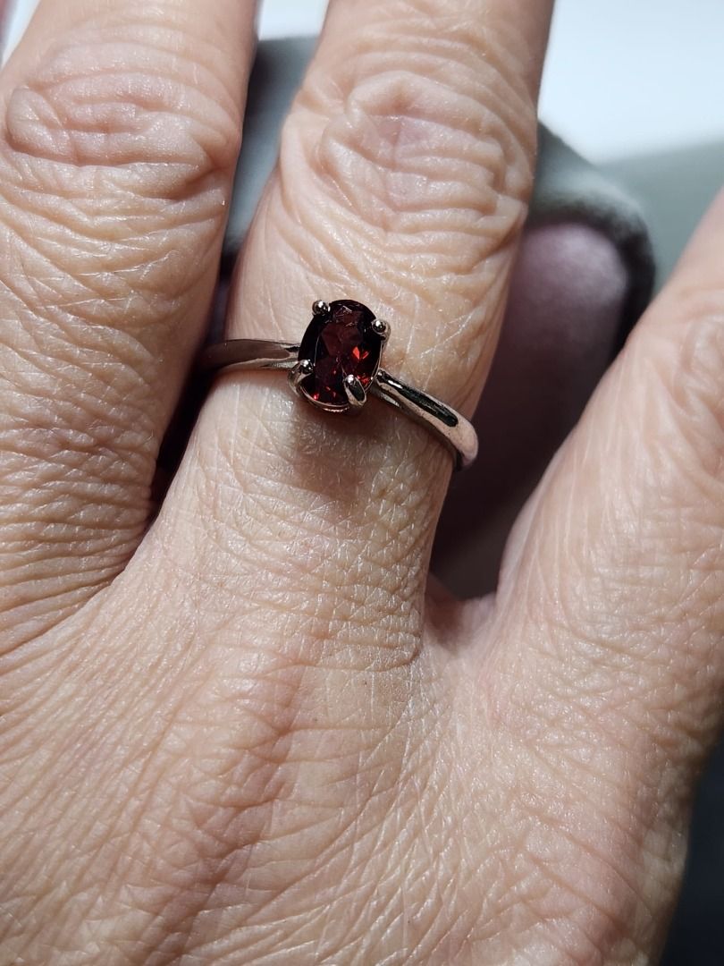 Red garnet on sale engagement ring