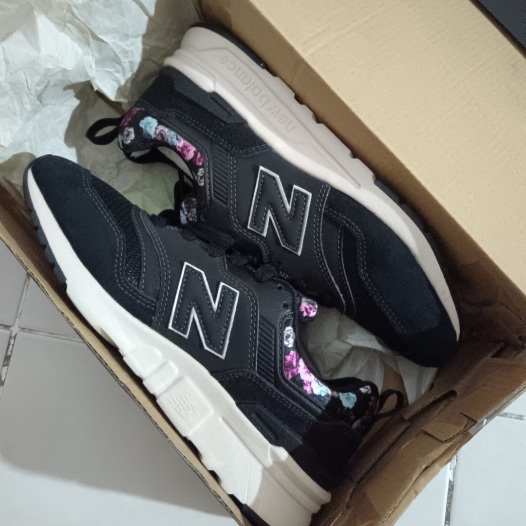 NEW BALANCE Women s Collection 997H Floral Black Purple Sneakers Size US 6