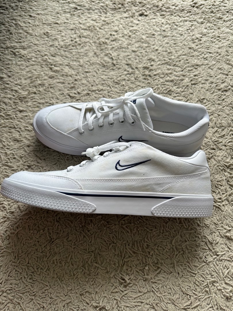 White nike vintage shoes hotsell