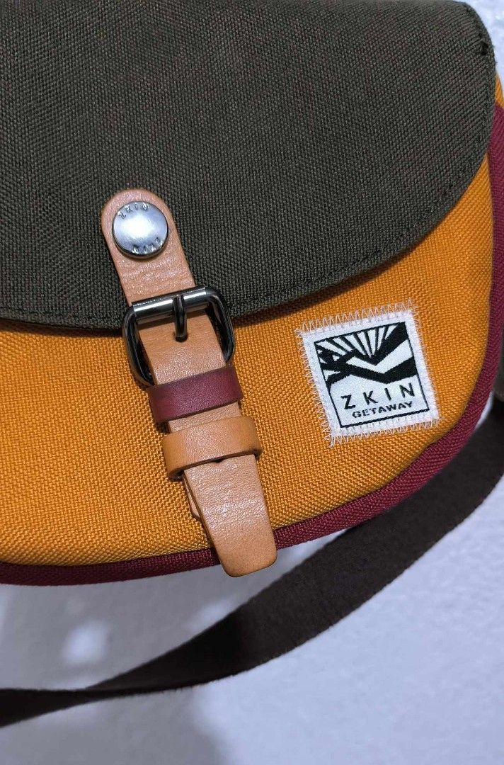 Original Zkin Getaway Camera Bag (Category: Camera Bags & Carriers) located in Manila. Submitted by dalle_closet (Listing ID 1272996209, Image 2). Description: size: 9 x 7 inches nylon & genuine leather trimming ang nice pa nito 😍 slightly used pa.