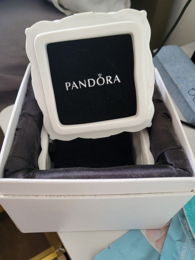 Pandora limited edition shooting star bracket and jewellery box