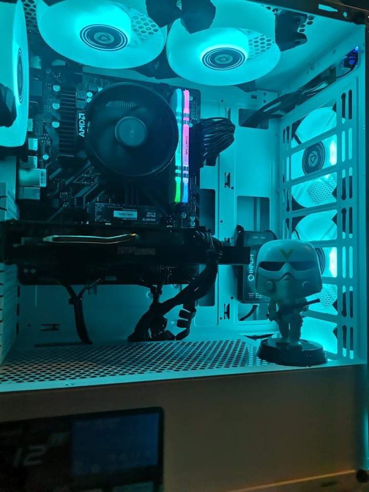 PC Setup System Unit Computer Desktop Complete (Parts description in next photos) (Category: Desktops) located in Paranaque City. Submitted by himawari_hime (Listing ID 1273036325, Image 3). Description: No mouse & keyboard ‼️.