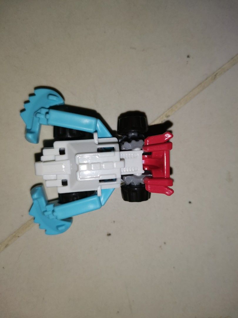 Pop-it toy and small toy car (Category: Kids Toys) located in Singapore. Submitted by fiercestorm.daf3f1 (Listing ID 1273017511, Image 2). Description: .