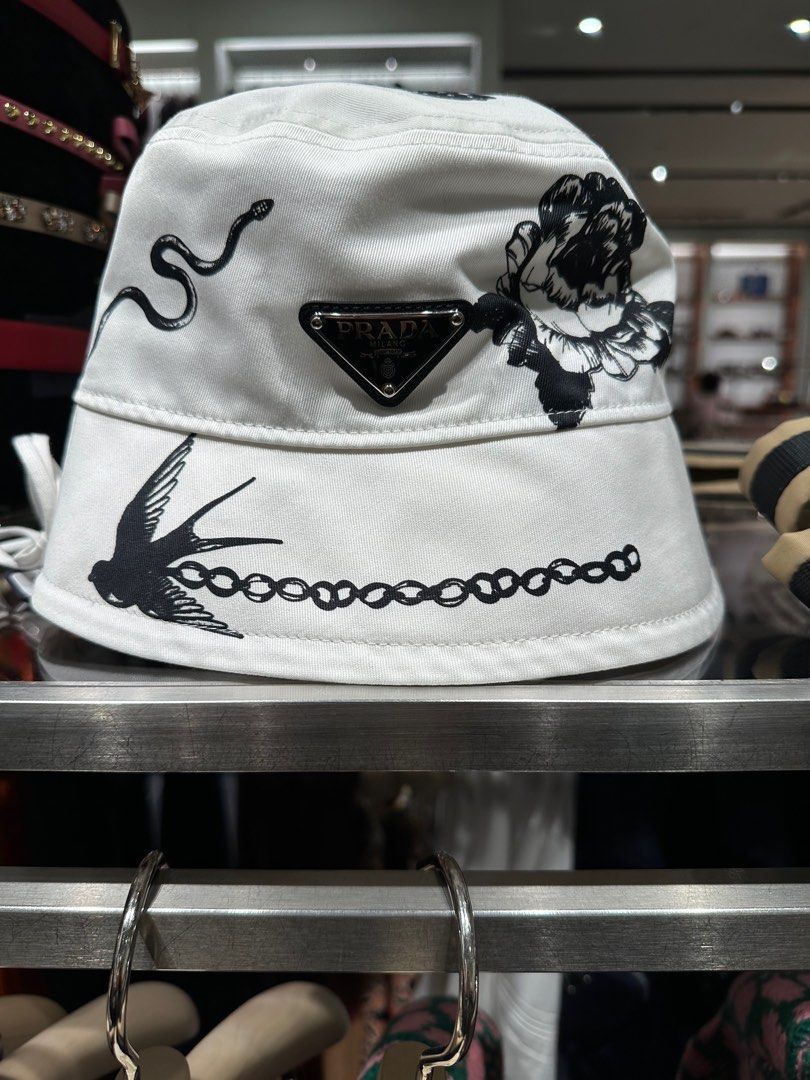 White prada bucket hat 2025
