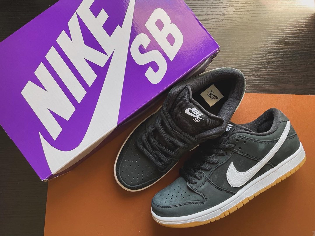 dunk low black gum