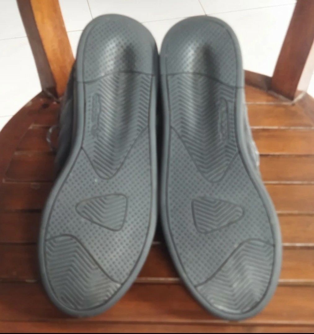 Sepatu Adidas Tubular Invaider Strap Black size 44(28cm) 2nd ori