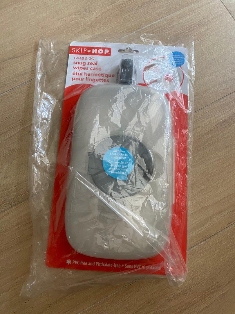Skip hop grab and go snug seal wipes case 2025