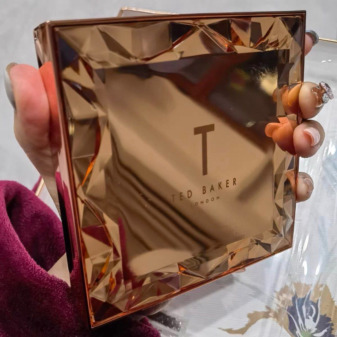 Ted Baker Make Up Palette Gift Set blusher + highlighter +brush