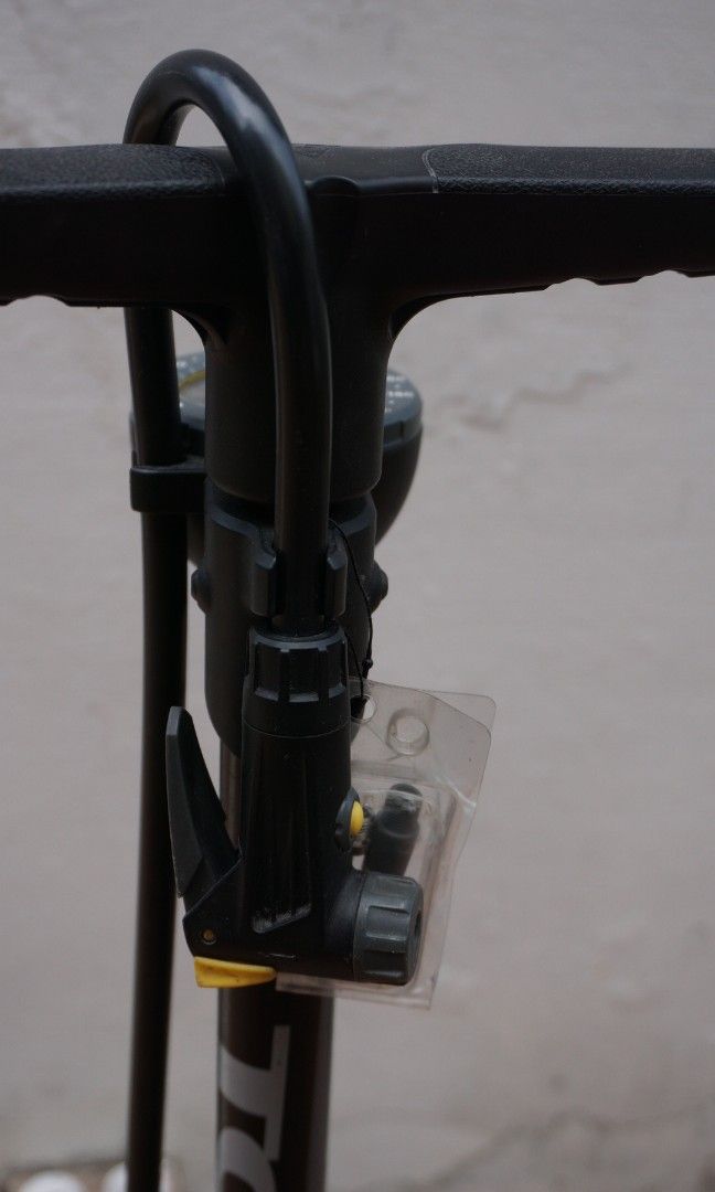 POMPA DA PAVIMENTO JOEBLOW TUBI 2STAGE CON RACCORDO TUBIHEAD E MANOMET Analogico 11 Bar 160 Psi POMPA DA PAVIMENTO JOEBLOW TUBI 2STAGE CON RACCORDO TUBIHEAD E MANOMET Analogico 11 Bar 160 Psi