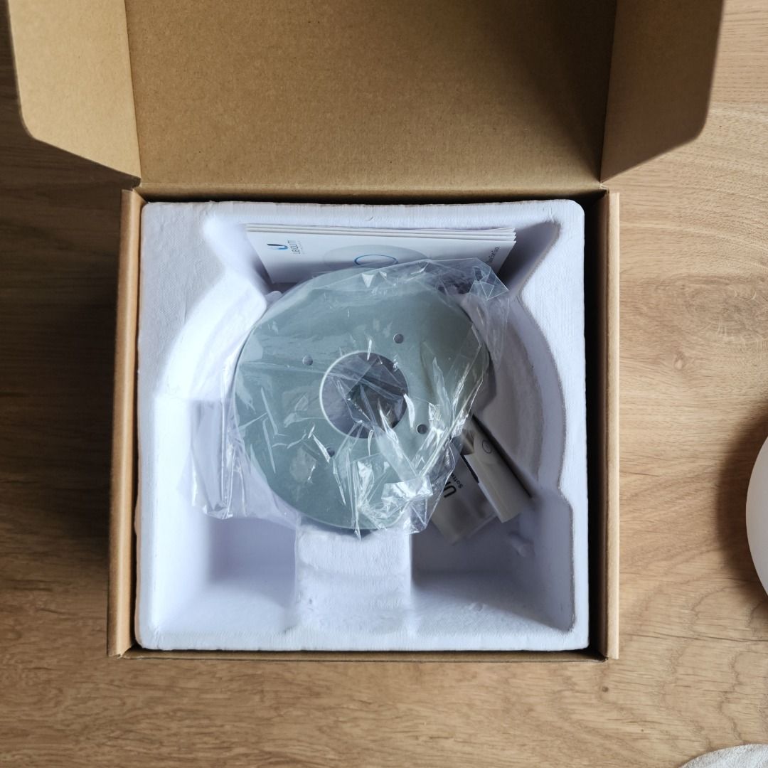 Unifi 6 Lite (Category: Networking) located in Manila. Submitted by gavchan (Listing ID 1272988394, Image 2). Description: Unifi Security Gateway ✔️Mount Kit included ✔️PoE Adapter NOT included 💰 Payment methods: ✔️Bank Transfer ✔️GCash ✔️PayMaya 💵 Cash 💳 Credit Card (add 5%) 📍 Pickup or meetup point: Home Studio, Greenhills, San Juan Daang Hari Road near Evia Mall 🏍 Instant delivery! Get it within 1 hour within Metro Manila! Can also ship t