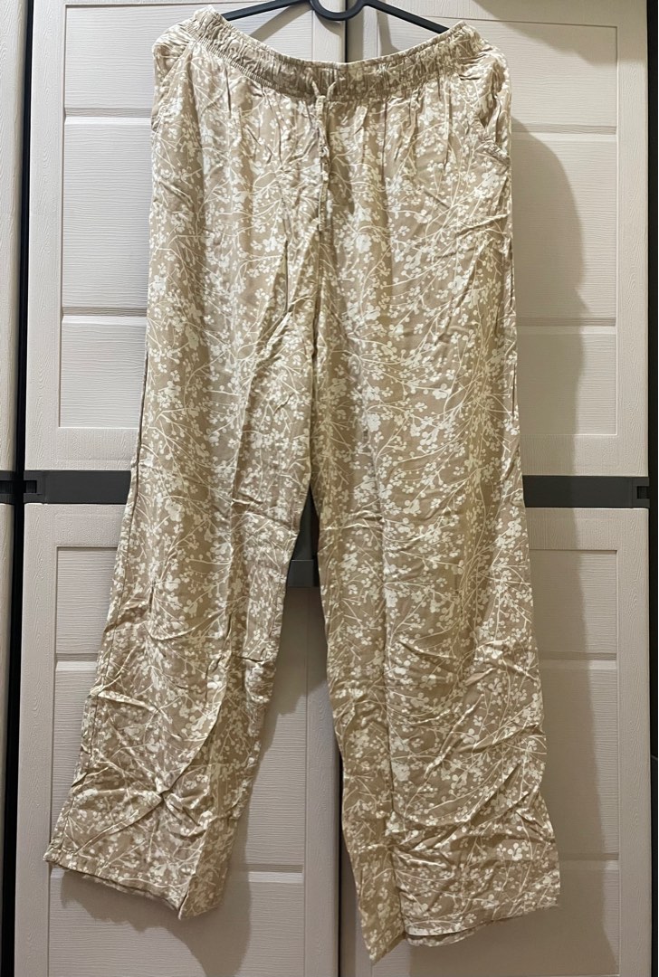 Uniqlo lounge pants, Women's Fashion, Bottoms, Other Bottoms on Carousell