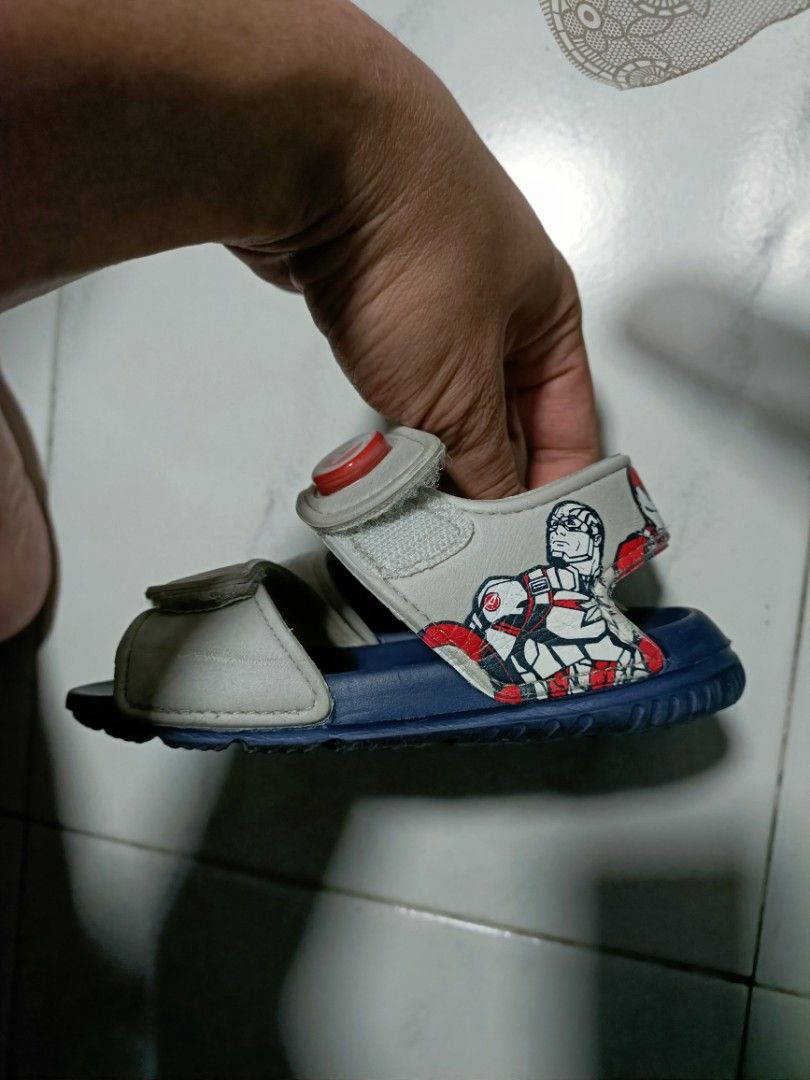 Marvel avengers slippers store