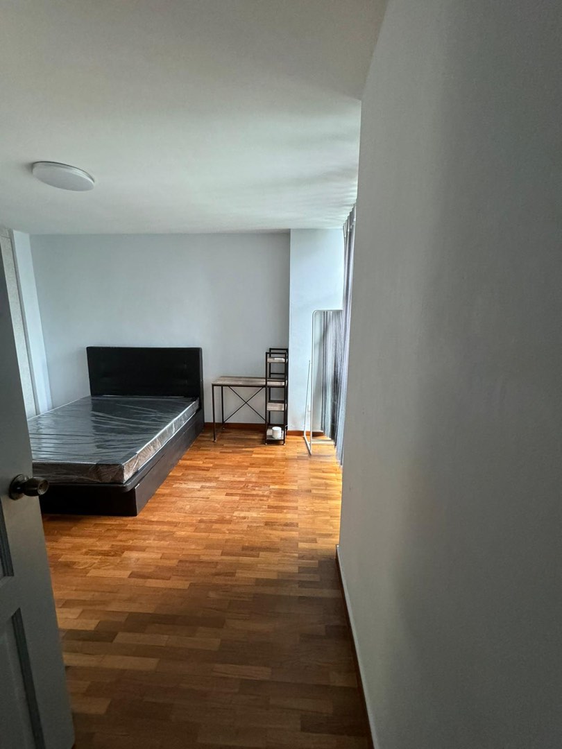 (Category: ) located in . Submitted by ma2233 (Listing ID 1273225620, Image 1). Description: .