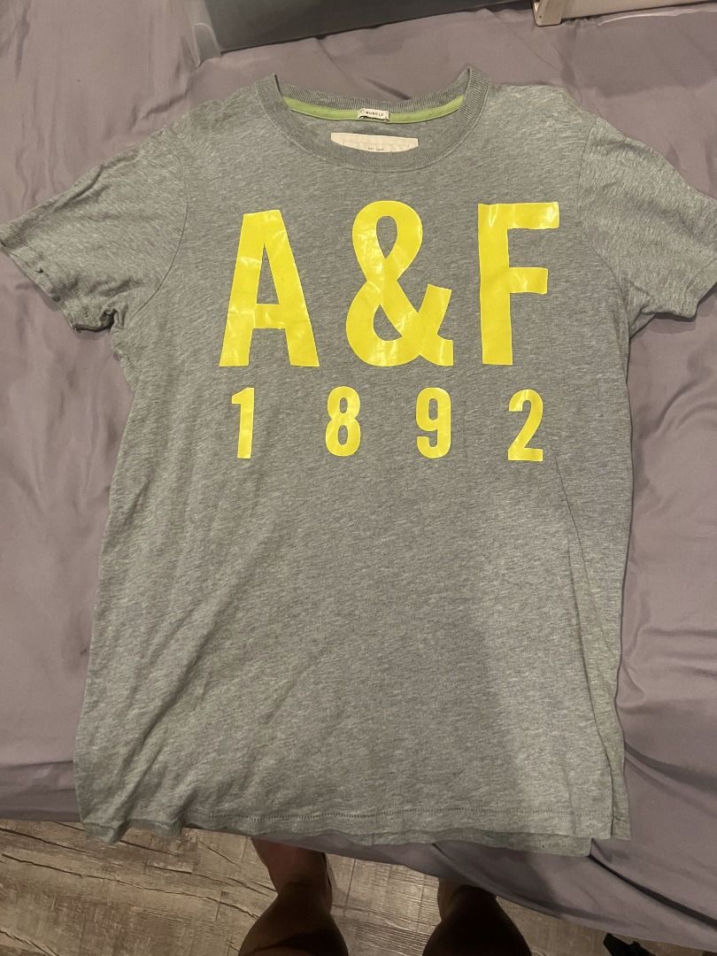 Abercrombie & Fitch A&F Men L & XL Tee Tshirt Top, Men's Fashion, Tops &  Sets, Tshirts & Polo Shirts on Carousell