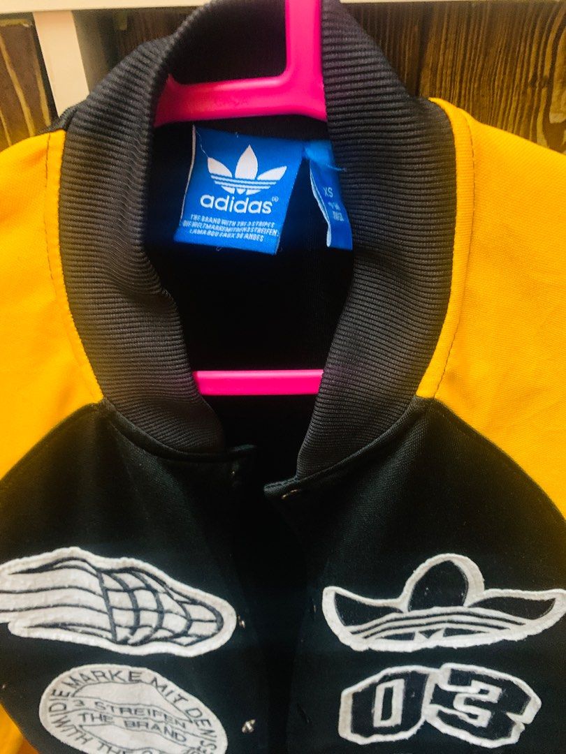adidas Originals logo sling bag in black | ASOS