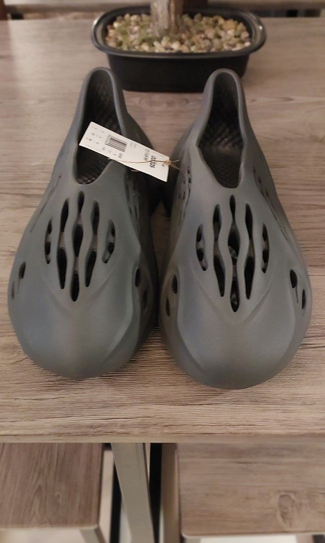 ADIDAS YEEZE FOAM RUNNER - CARBON SIZE 9.0 US (Category: Slippers & Slides) located in Mandaluyong City. Submitted by rye1574 (Listing ID 1273220138, Image 2). Description: Brand New Adidas Yeezy Foam Runner - Carbon. For fast transaction, Pm me at 09152081510. Pick up or Meet up only at Shangrila or Mega Mall. Payment thru Gcash if pick up. Price is slightly negotiable. Thanks for viewing!.